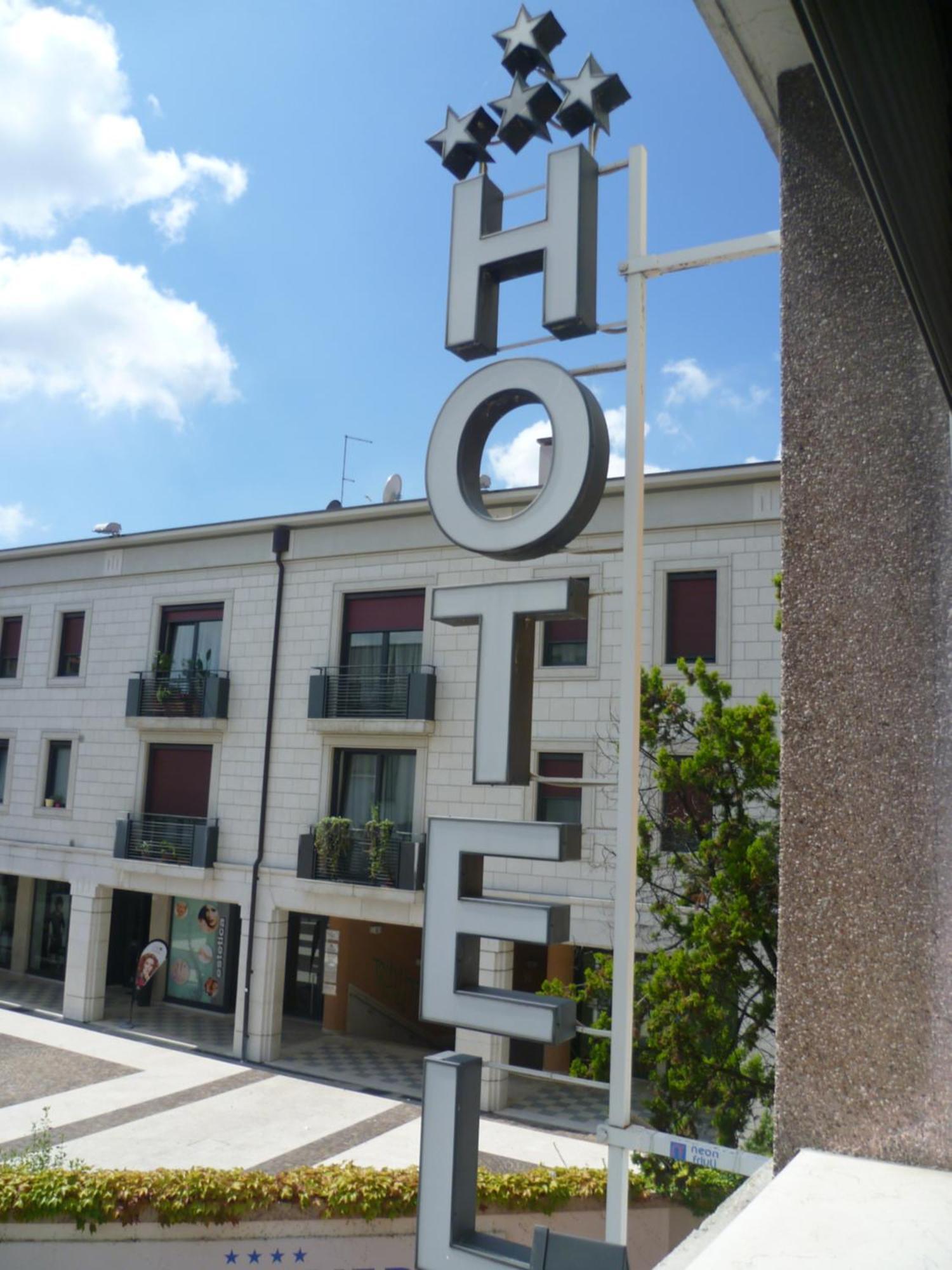 Hotel Minerva Pordenone Exterior photo